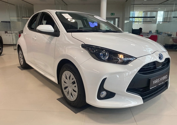 Toyota Yaris cena 97500 przebieg: 10, rok produkcji 2023 z Poznań małe 29